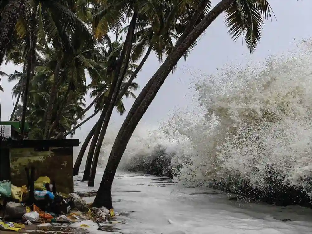 "বঙ্গোপসাগরের ঘূর্ণিঝড়: উপকূলীয় বাংলাদেশের জন্য এক অপ্রতিরোধ্য চ্যালেঞ্জ"